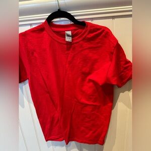 GILDAN Youth Extra Large Red Cotton Short Sleeve Tee Shirt